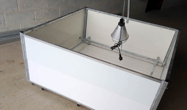 Caisse de mise bas sur roulettes - panneaux composite